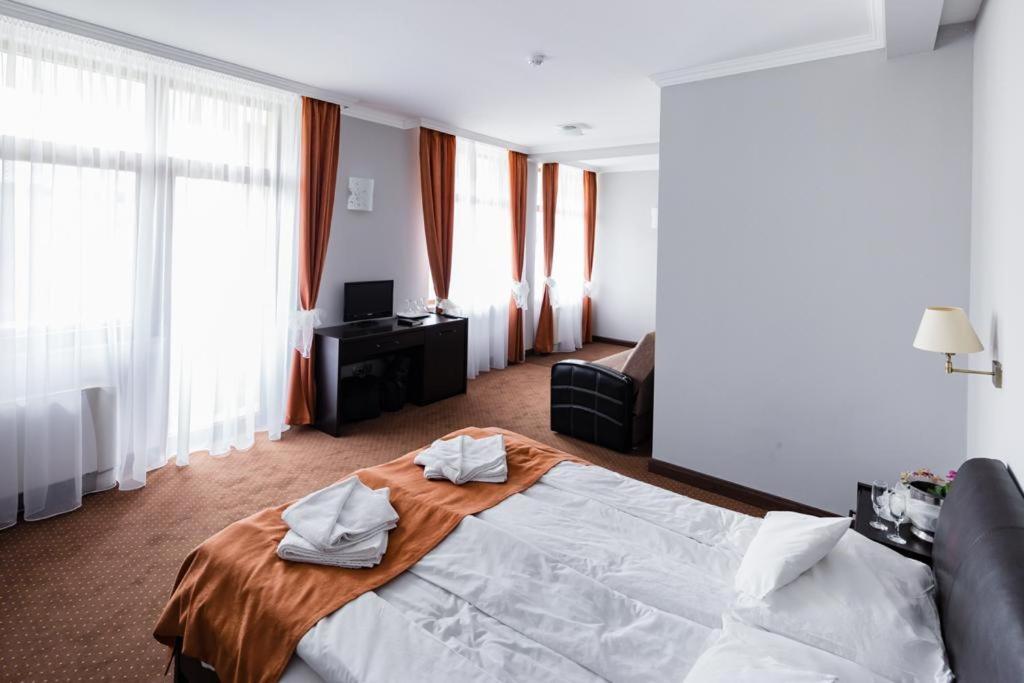 HOTEL OPAL Zalău Exterior foto